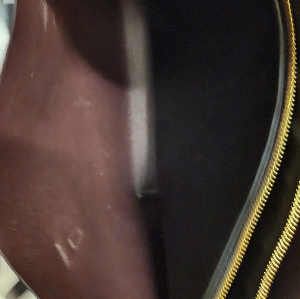 Handbags - Picture 4 of 6